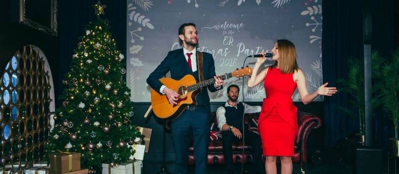 Celebrate the Christmas Season with Our Acoustic Band's Festive Entertainment